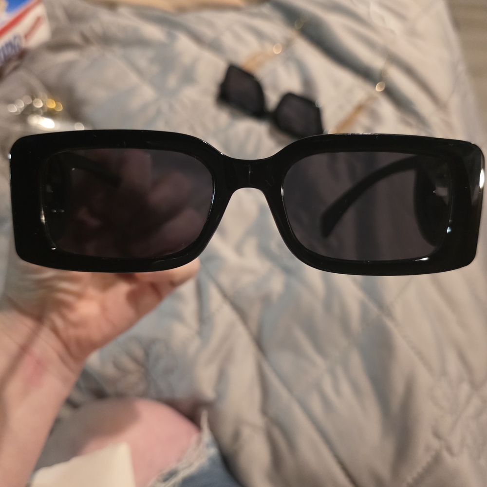 USED...Gucci Black Rectangular Sunglasses - image 7